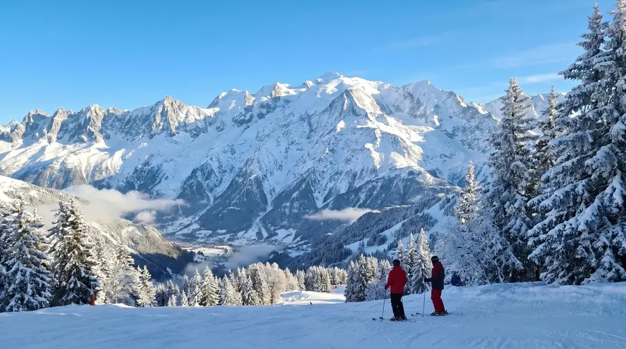 Guided skiing day across the Mont Blanc valley