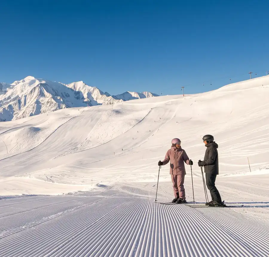 Private ski lesson on a groomed piste facing Mont Blanc